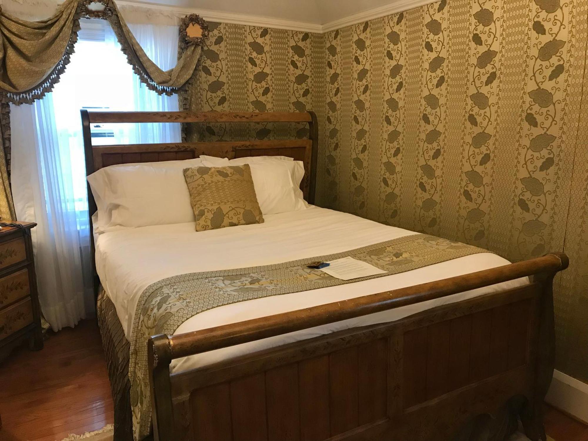 Gramercy Mansion Stevenson Room photo