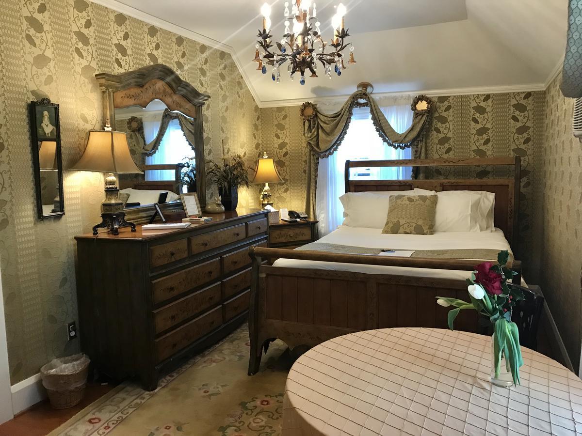 Gramercy Mansion Stevenson Room photo